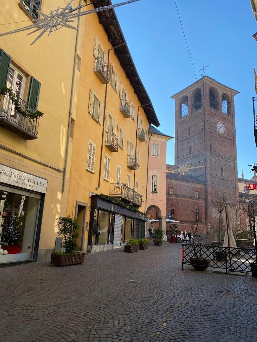 Maschera Di Ferro Appartamento In Centro Storico Pinerolo Exterior foto